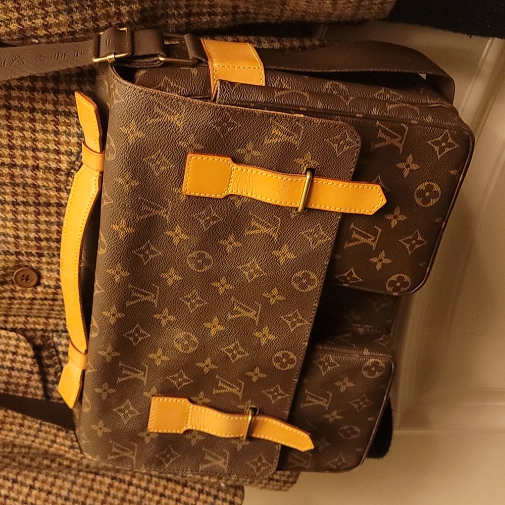 Authentic Louis Vuitton Broadway - Picture 1 of 16